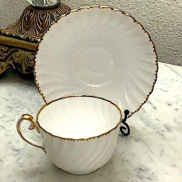 OLD GRECIAN FLUTE GOLD CUP & SAUCER SET VINTAGE GLADSTONE MADE IN ENGLAND BONE - Picture 1 of 16